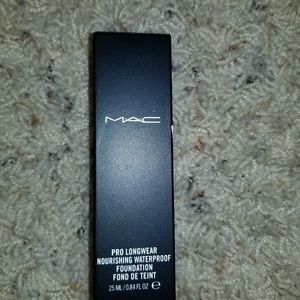 Mac Pro Longwear foundation- New